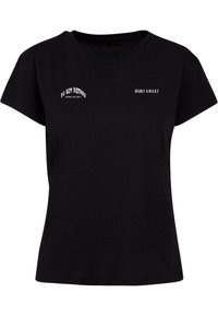 Sort bomulds t-shirt med rund halsudskæring, korte ærmer og to tekstprint: "FORSTØR IKKE" og "NÆSTEN VÅGEN." i hvid.