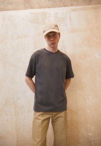 Carhartt WIP NELSON  - Pamata T-krekls - black garment dyed