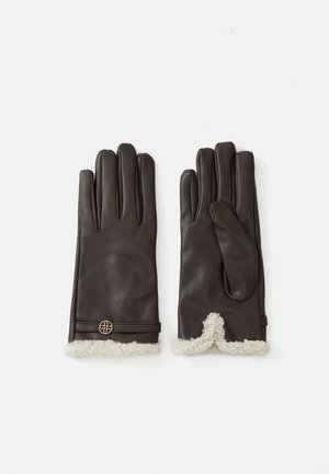 Gants en cuir marron avec une doublure douce en fausse fourrure crème au niveau des poignets, présentant un accent en métal doré en forme de cercle.