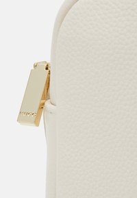 HUGO Skulderveske - open white