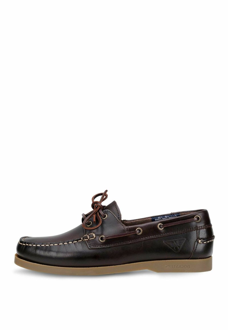 Scarpe da barca in pelle marrone con lacci, dettagli cuciti lungo il vamp, suola in gomma e occhielli metallici per una calzata sicura.