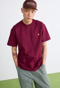 Carhartt WIP AMERICAN SCRIPT - Camiseta básica - malbec