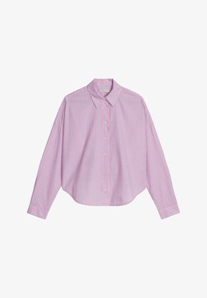Koszula na guziki w paski w kolorze różowym i jasnoniebieskim, z krótkim krojem, długimi rękawami i spiczastym kołnierzykiem. Gładka faktura tkaniny.