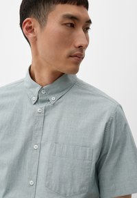 s.Oliver KURZARM MIT BUTTON-DOWN-KRAGEN - Overhemd - tannengrün