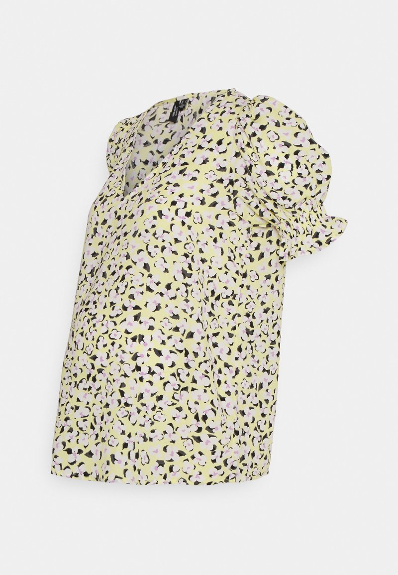 Blusa de manga curta em tecido leve, com um fundo amarelo e padrões florais em preto e roxo, além de mangas bufantes.