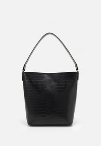 Sac à main en cuir noir gaufré crocodile avec une poignée incurvée, présentant une texture lisse et un design simple et dépouillé.