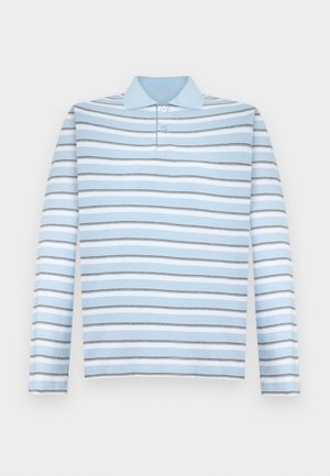 Hellblaues Langarm-Polohemd mit horizontalen grauen und weißen Streifen und einem Kragen.