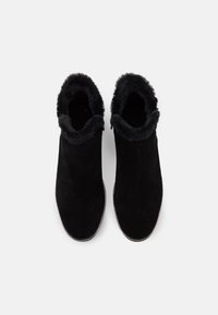 Tamaris Bottines compensées - black
