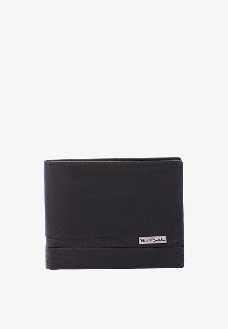 Zwart leren portemonnee met een gladde textuur, met een bi-fold ontwerp, voorzien van een zilveren logo-accent op de voorkant en minimalistische stikdetails.