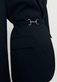 Mango BLANQUI - Kratka jakna - black