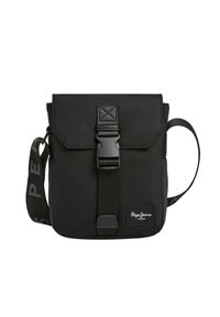 Borsa a tracolla nera realizzata in tessuto resistente. Presenta un soffietto con chiusura a fibbia in plastica, una tracolla regolabile e una patch con il logo.