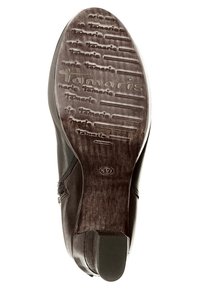 Podeszwa czarnego skórzanego buta z teksturowanym wzorem. Z napisem "Tamaris" i rozmiarem 37. Gładkie wykończenie z profilowanym obcasem zapewniającym stabilność.