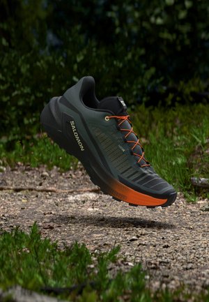 Salomon, GENESIS, czarny