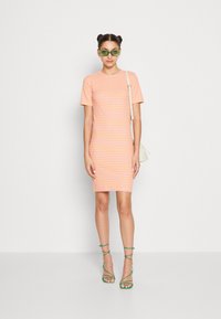 PIECES Vestito Donna Pcruka SS Noos BC – Abito Corto In Tessuto A Costine, Vestibilità Aderente, Comodo, Marca Danese