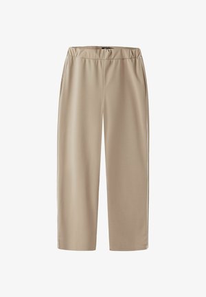Pantalons de sport beige, coupés, avec une taille élastique et des rayures blanches sur les côtés, fabriqués à partir d'un tissu léger et lisse.