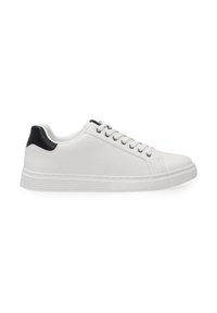 Białe sneakersy o teksturowanym wykończeniu, czarny akcent na pięcie, okrągły nos i tradycyjny fason na sznurówki. Elastyczna gumowa podeszwa.
