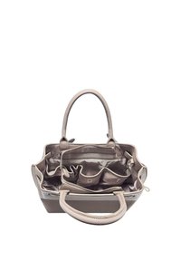 Borsa in pelle color taupe aperta per mostrare più tasche interne, comparto con zip e due manici arrotondati.
