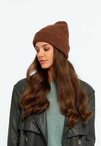 Bickley+Mitchell Muts - maroon