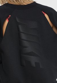 Nike Performance Sweatshirt - black