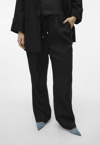 Vero Moda Curve VMDINNA - Hlače - black