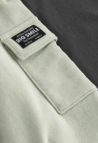 Next SET  - REGULAR FIT - Tepláky - charcoal grey sage green