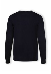 Tamsiai mėlynas apvalaus kaklo megztinis, pagamintas iš minkštos medžiagos, su ilgomis rankovėmis ir įpjovimu, su lygiu paviršiumi ir be matomų raštų.