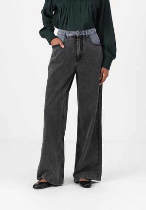 CHARLEE - Široké nohavice - black denim washed blue