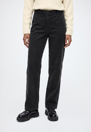 JDY, JDYSHIRAZ MW CORDUROY PANT PNT - Панталони - phantom