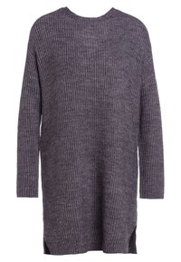 Pull à manches longues en maille côtelée gris foncé avec un col rond et des fentes latérales à l’ourlet.