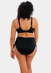 Zwarte bikini met verstelbare bandjes en hoge taille bottoms. Gladde textuur, minimalistisch ontwerp en zijknoopjes op de bottoms verbeteren de pasvorm.