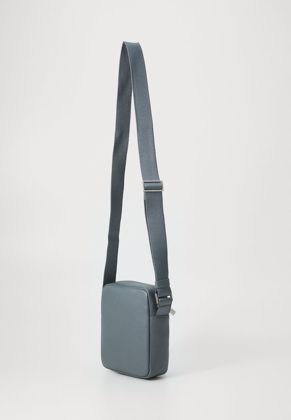 MUST REPORTER  - Cross body bag - turbulence3