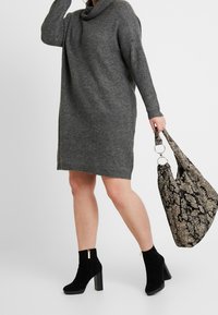 ONLY Carmakoma Abito in maglia - mottled dark grey