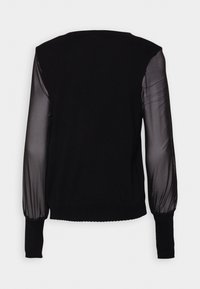 Maglione nero con maniche a sbuffo in tessuto trasparente, scollatura rotonda e polsini a coste. Texture liscia con un design aderente.