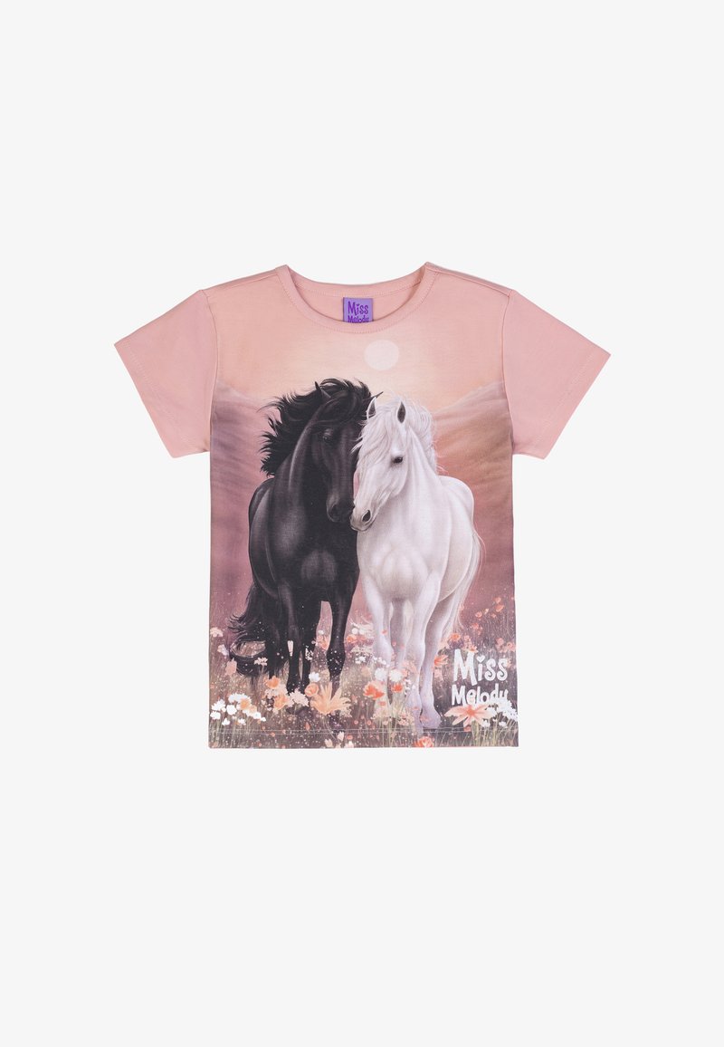 Maglietta rosa da bambino con una grafica di un cavallo bianco e nero che si avvicina in un campo di fiori al tramonto, testo "Miss Melody" in basso a destra.