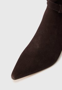 Steve Madden ROLLER - Classic ankle boots - brown