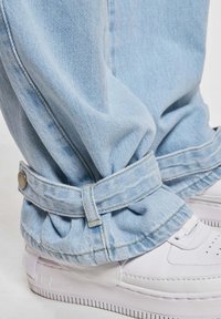 Thumbnail Image 5