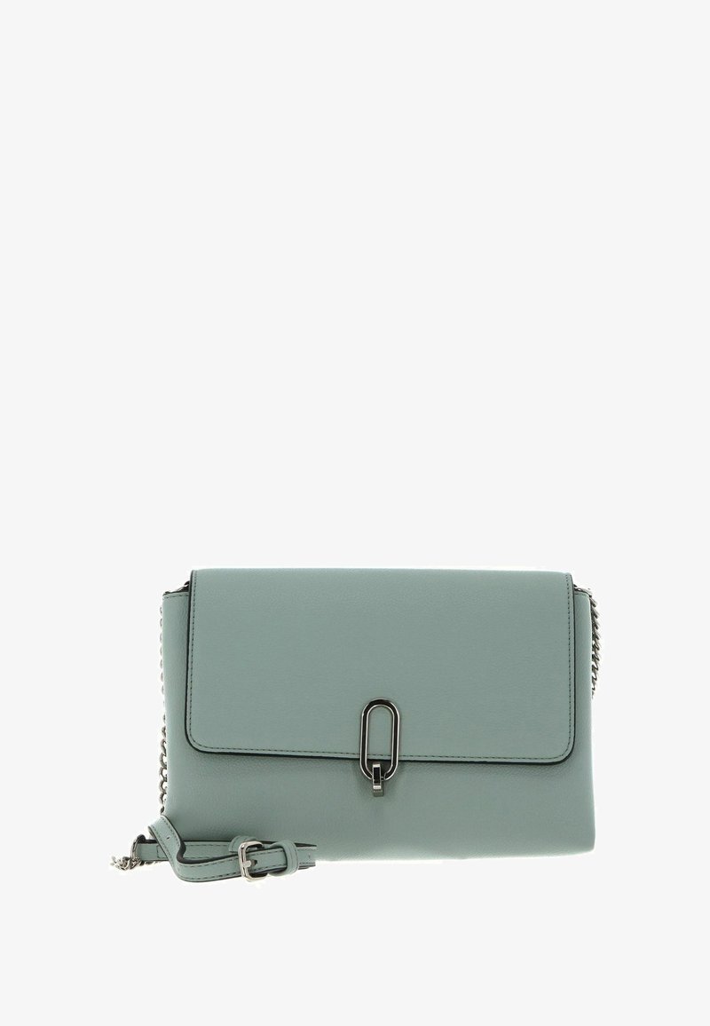 Sac bandoulière en cuir bleu clair avec rabat, finition mate, fermeture en métal argenté et bandoulière chaîne amovible.