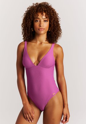 Paarse badpak met structuur, voorzien van een diepe V-hals en brede bandjes. Gouden metalen accent bij de heup. Glad afgewerkte stof.