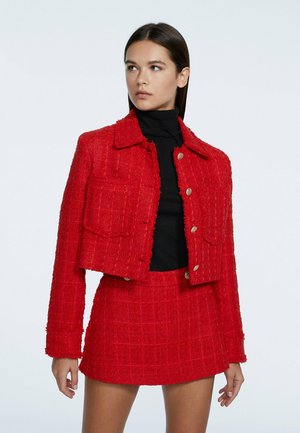 MIT GOLDFARBENEN KNÖPFEN - Light jacket - red