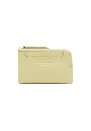 Żółty skórzany portfel z zamkiem błyskawicznym i przednią kieszenią na wślizg. Posiada wytłoczone logo i gładką teksturę. Kompaktowy, prostokątny design.