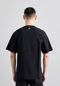 GmbH Jednoduché tričko - black