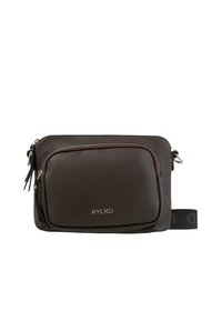 Brun læder crossbody taske med tekstureret overflade, der har en frontlomme med lynlås og et brandet logo. Justerbar rem medfølger.