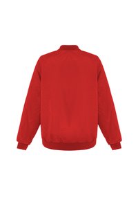Röd bomberjacka med ribbad krage och manschetter, tillverkad av lättviktigt tyg, med en enkel design och elastiskt midjeband. Inga synliga mönster.