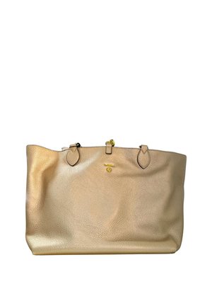 Borsa tote in pelle beige con texture, dotata di due manici e di un piccolo logo dorato con dettaglio a chiusura al centro superiore.