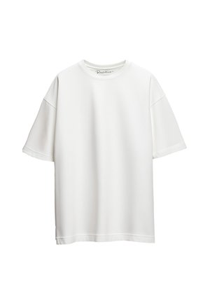 T-shirt bianco a maniche corte realizzato in tessuto liscio, con scollatura rotonda e vestibilità comoda, che sottolinea un design semplice e pulito.