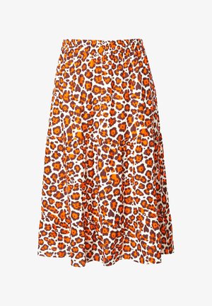Jupe midi à volants à imprimé léopard orange et marron avec taille élastique et ourlet légèrement froufrouté sur fond blanc.