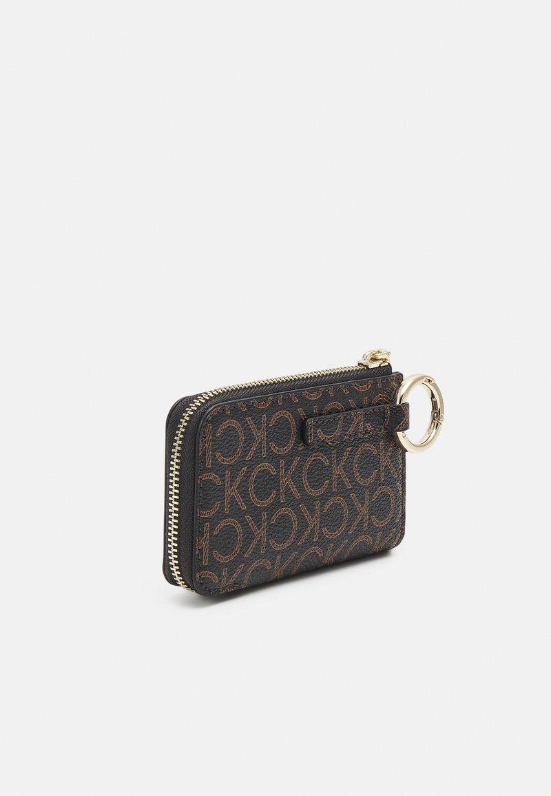 Damen Geldbörsen | Calvin Klein MUST CARDSLOT MONO Geldbörse brown mono/braun - ZT88756 Damen Geldbörsen | Calvin Klein MUST CARDSLOT MONO Geldbörse brown mono/braun - ZT88756