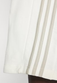 adidas Sportswear Sportovní kraťasy - off-white