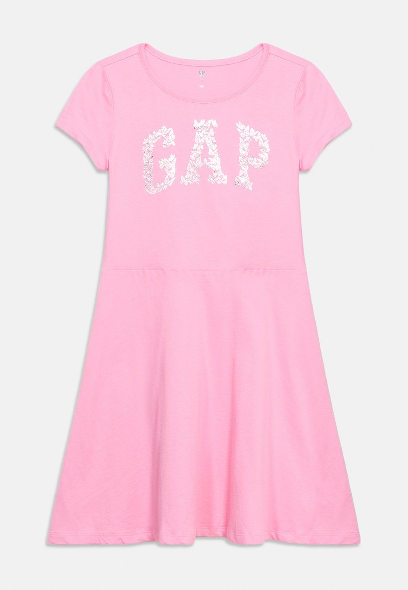 Κοντομάνικο ροζ βαμβακερό φόρεμα για κορίτσια με ασημί μοτίβο πεταλούδας και λογότυπο "GAP" στο στήθος, στρογγυλή λαιμόκοψη και φουσκωτή φούστα.