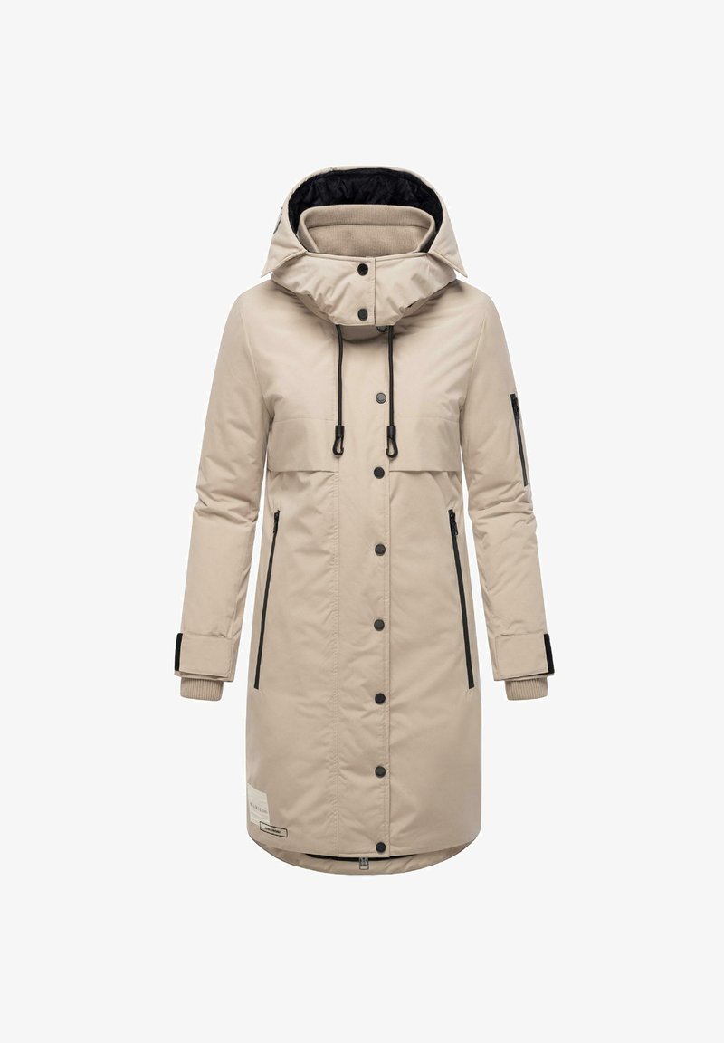 Bēšas pūkainas jaka ar kapuci, kurai ir melni akcenti, pogas ar snap funkciju, priekšējās kabatas un ribota aproce. Gluda tekstūra un ceļgalu garuma dizains.